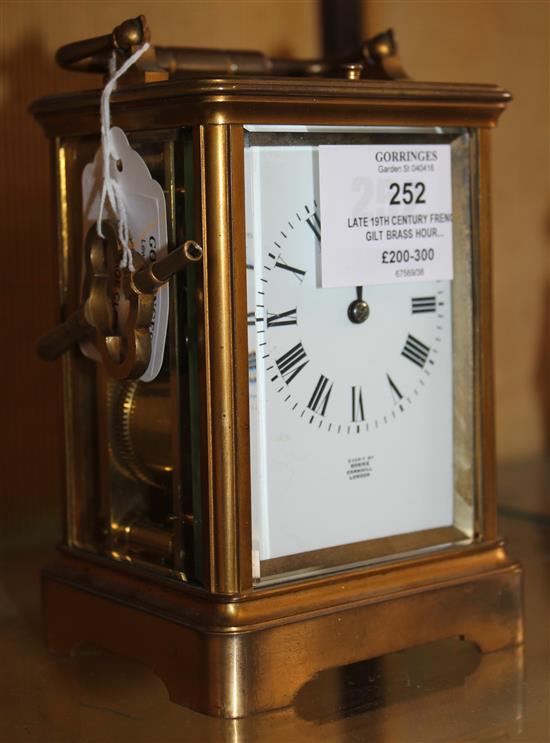Late 19th century French gilt brass hour repeating carriage clock, 6in., with original numbered key(-)